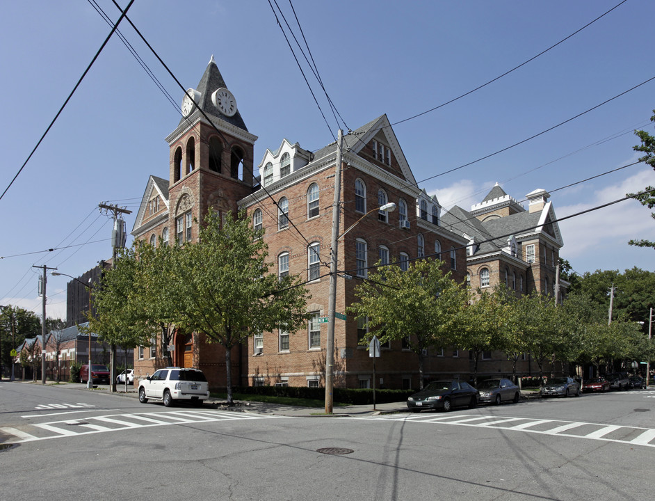 Parkside Senior Citizen Apartments in Staten Island, NY - Building Photo