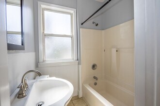 260 W Main St-Unit -1st Fl in Meriden, CT - Building Photo - Building Photo