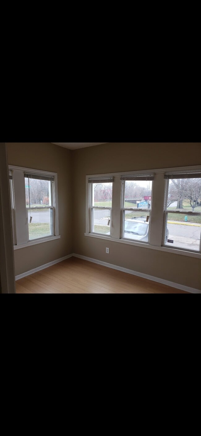 3602 E Fall Creek Parkway North Dr, Unit C in Indianapolis, IN - Foto de edificio - Building Photo