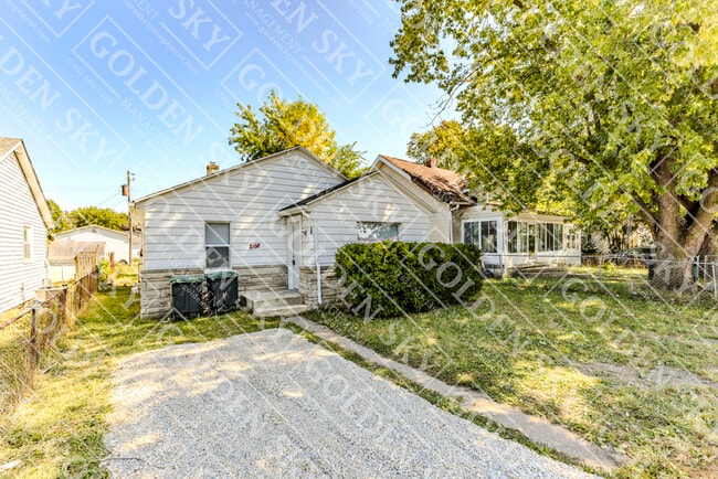 property at 2102 S Monroe St