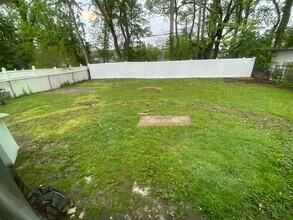 73 Whitewood Dr in Levittown, PA - Building Photo - Building Photo