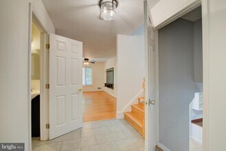 11621 Sourwood Ln in Reston, VA - Building Photo - Building Photo