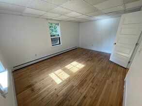 90 Pierce St, Unit 3 in Malden, MA - Foto de edificio - Building Photo