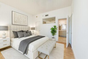 350 NE 24th St, Unit 909 in Miami, FL - Building Photo