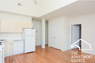 923 W Dickens Ave, Unit 402 in Chicago, IL - Foto de edificio - Building Photo