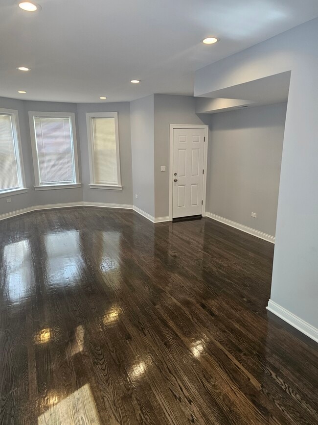 7627 S King Dr, Unit 1st floor