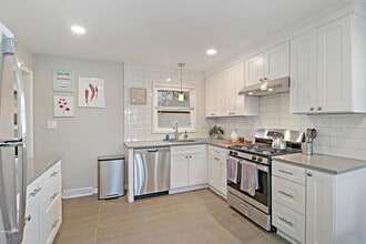 2532 N Jackson St in Waukegan, IL - Building Photo - Building Photo