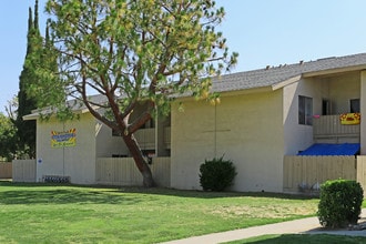 Highland Knolls in Porterville, CA - Foto de edificio - Building Photo
