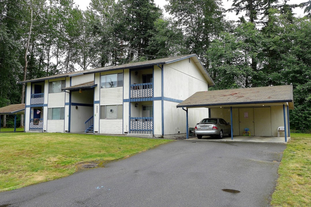 9908 158th St E in Puyallup, WA - Foto de edificio