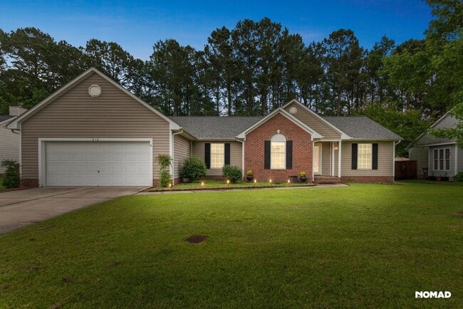 216 Stone Point Ln in Jacksonville, NC - Building Photo - Building Photo