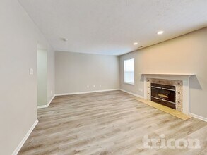 1102 Berwyn Rd in Whiteland, IN - Foto de edificio - Building Photo