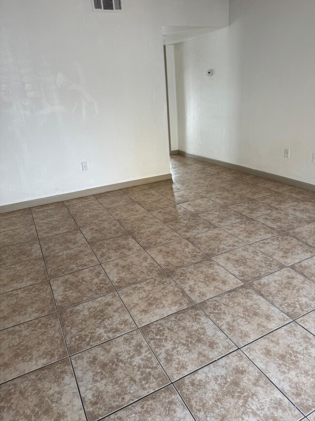 3928 N Lugo Ave, Unit Apartment C in San Bernardino, CA - Building Photo - Building Photo