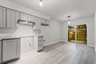 9026 Kempwood Dr in Houston, TX - Building Photo - Building Photo