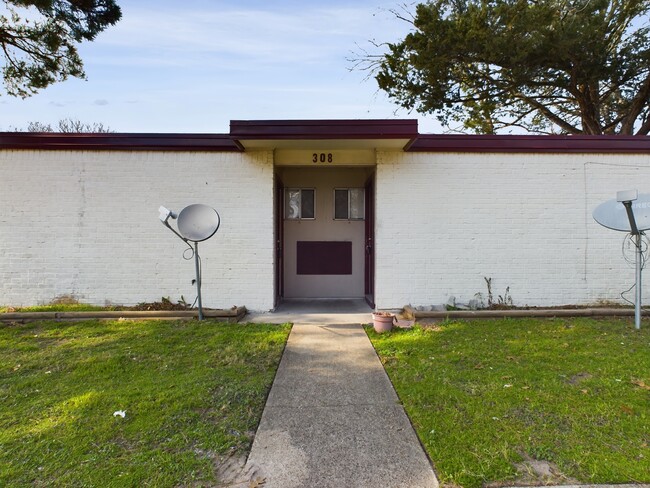 308 Ehlinger Dr in Bryan, TX - Foto de edificio - Building Photo