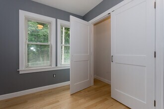 31 Thornton St, Unit 1 in Boston, MA - Foto de edificio - Building Photo