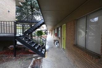 Urbana Apartments in San Antonio, TX - Foto de edificio - Building Photo