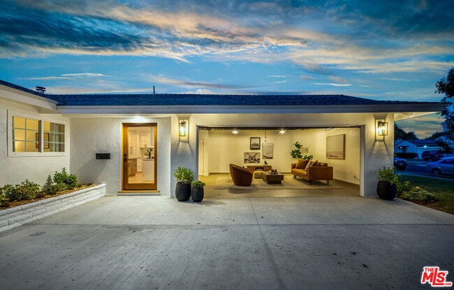 15701 Ludlow St in Los Angeles, CA - Building Photo - Building Photo