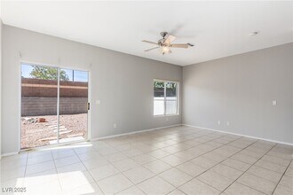 6409 Stone Dry Ave in Henderson, NV - Building Photo - Building Photo