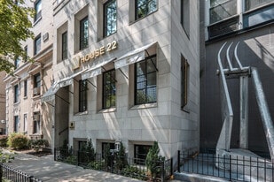 22 E Elm St in Chicago, IL - Building Photo