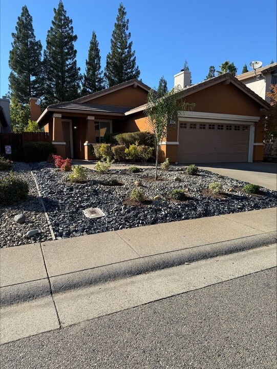 902 Rathbone Cir in Folsom, CA - Building Photo