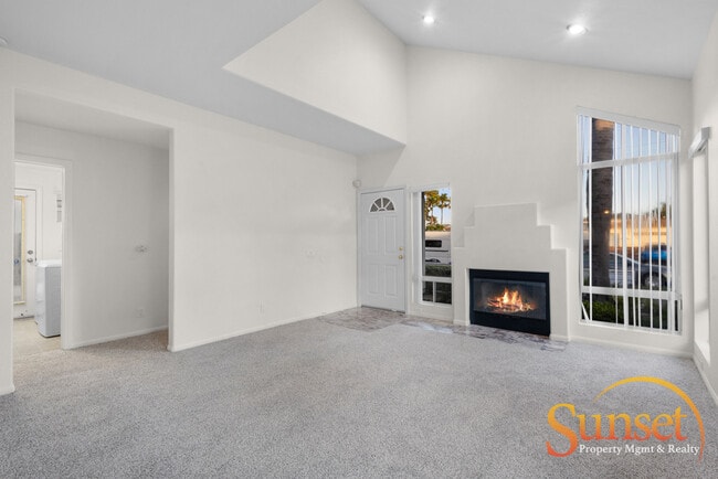 2058 Reed Ave in San Diego, CA - Building Photo - Building Photo