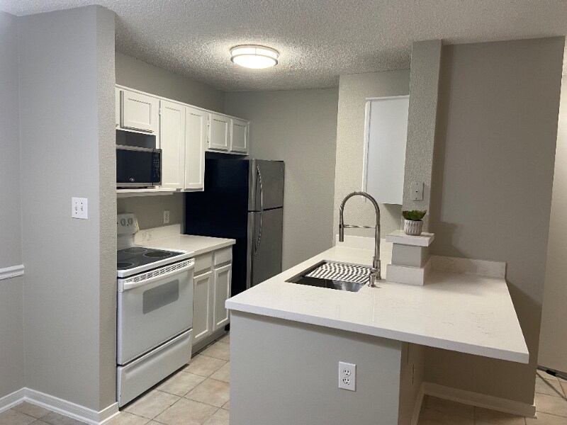 2121 Hepburn St in Houston, TX - Building Photo