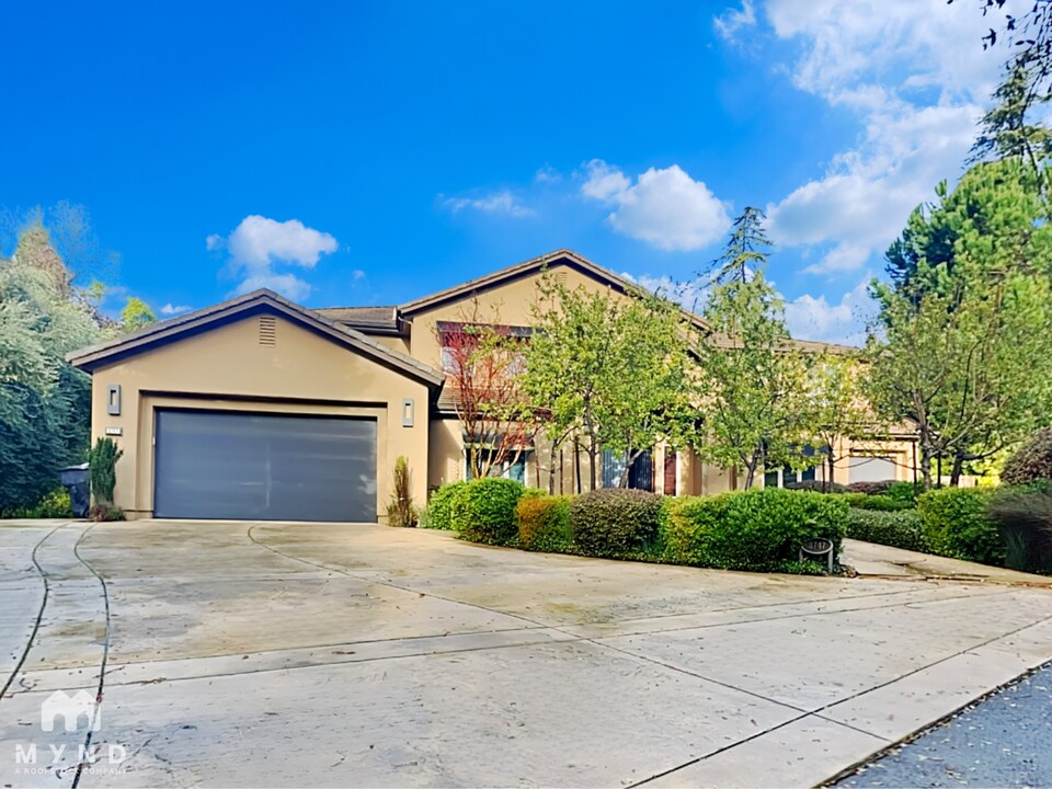 8747 Sunset Ave in Fair Oaks, CA - Foto de edificio