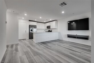 6176 Rathbone St in Las Vegas, NV - Building Photo - Building Photo