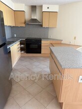 801 S King St in Honolulu, HI - Foto de edificio - Building Photo