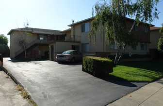 1616 Queen Charlotte Dr in Sunnyvale, CA - Building Photo - Building Photo