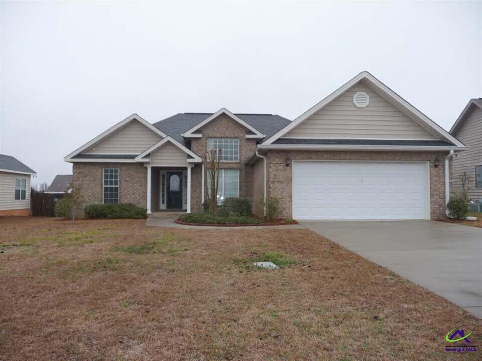 113 Cedarland Dr in Warner Robins, GA - Building Photo