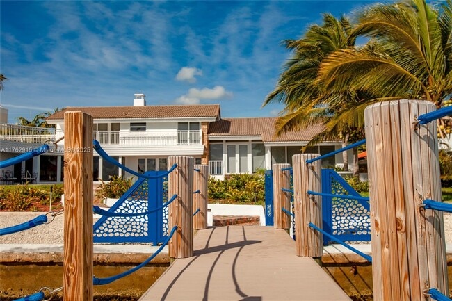1750 Bay Dr in Miami Beach, FL - Building Photo - Building Photo