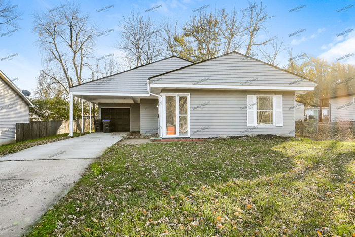 16 St Laurence Dr in Florissant, MO - Building Photo