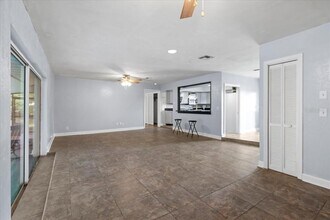 903 Tomahawk Trail in Brandon, FL - Building Photo - Building Photo