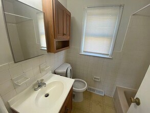 93 Hickory St in Edison, NJ - Building Photo - Building Photo