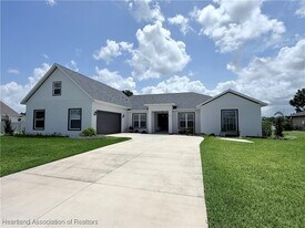 5097 Moss Hammock Trl in Sebring, FL - Building Photo