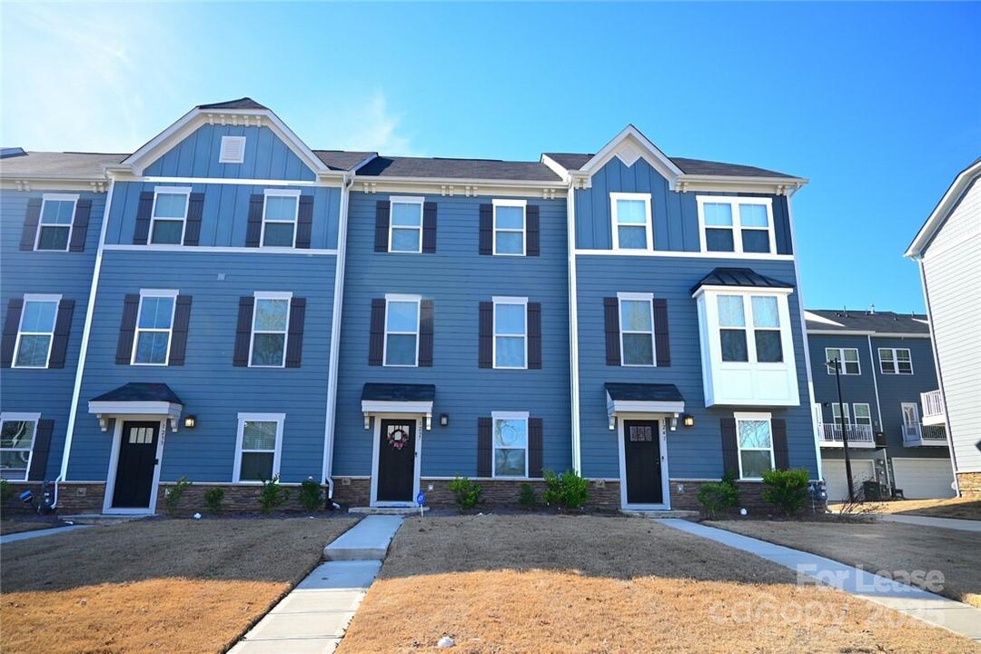1241 Ashbury St in Charlotte, NC - Building Photo