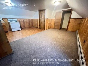 98 N Main St in Hartford, VT - Building Photo - Building Photo