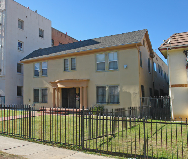 1207 S Norton Ave in Los Angeles, CA - Building Photo - Building Photo