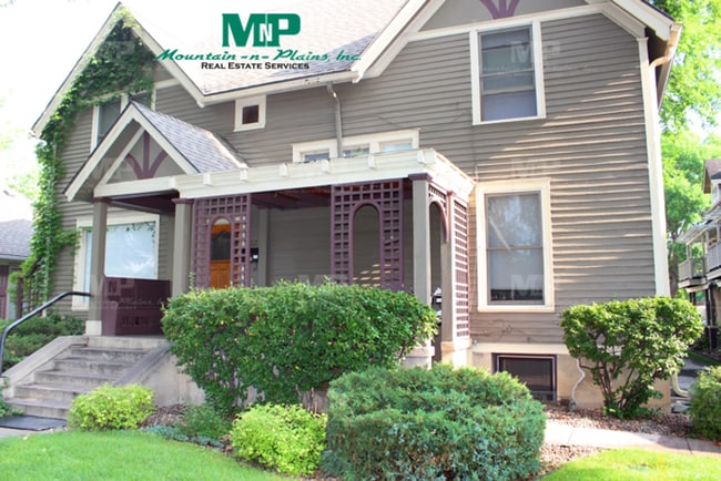 property at 322 1/2 W Laurel St