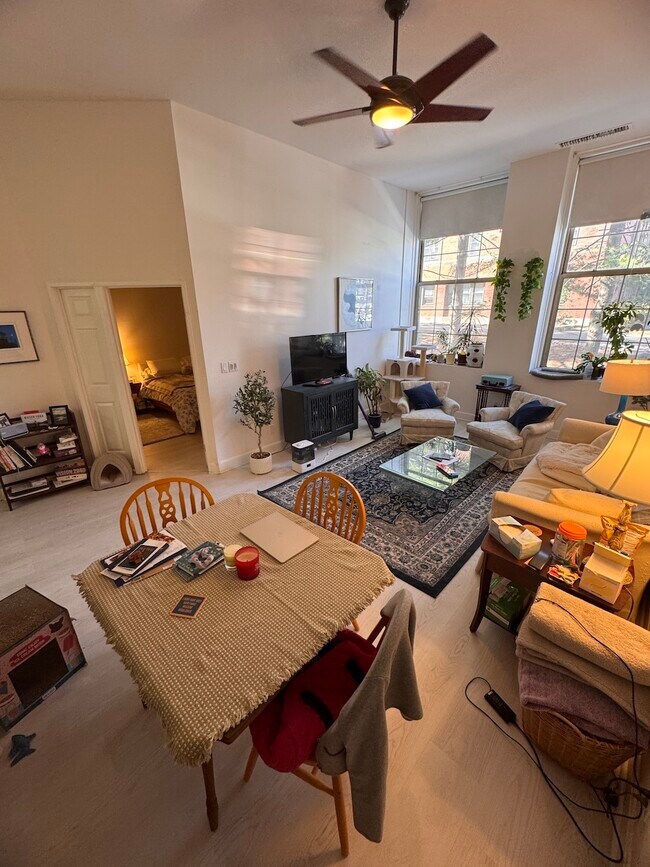 48 Forest St, Unit 106 in Medford, MA - Foto de edificio - Building Photo