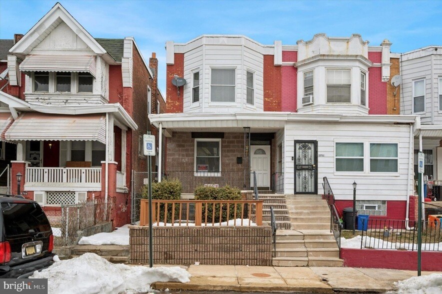 5753 Hunter St in Philadelphia, PA - Building Photo