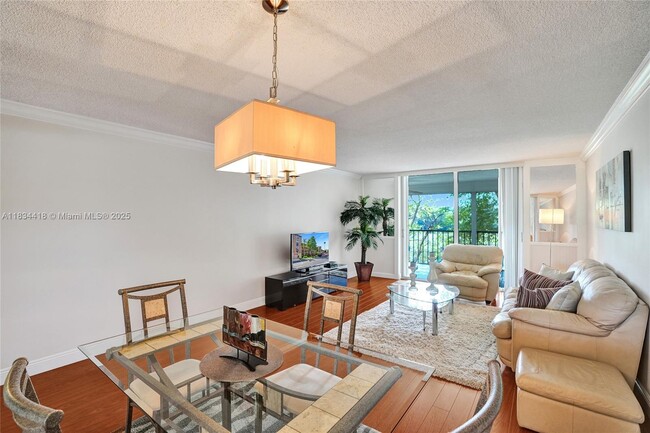 370 NW 76th Ave in Margate, FL - Building Photo - Building Photo