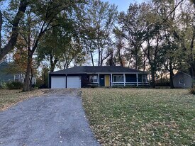 6825 W 82nd St in Overland Park, KS - Building Photo