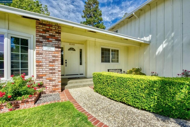 898 Luxury Dr in Concord, CA - Building Photo - Building Photo