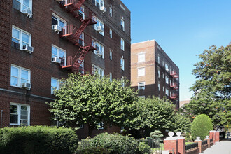 430 Ocean Pky in Brooklyn, NY - Building Photo - Building Photo