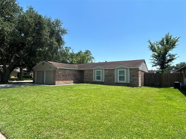 1602 Dixie Hollow St in Pearland, TX - Building Photo - Building Photo