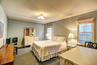 89 Pine St in Southampton, NY - Building Photo - Building Photo