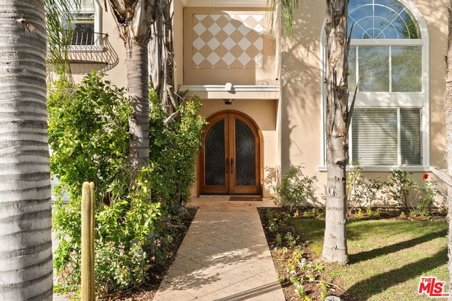 5217 Etiwanda Ave in Los Angeles, CA - Building Photo - Building Photo