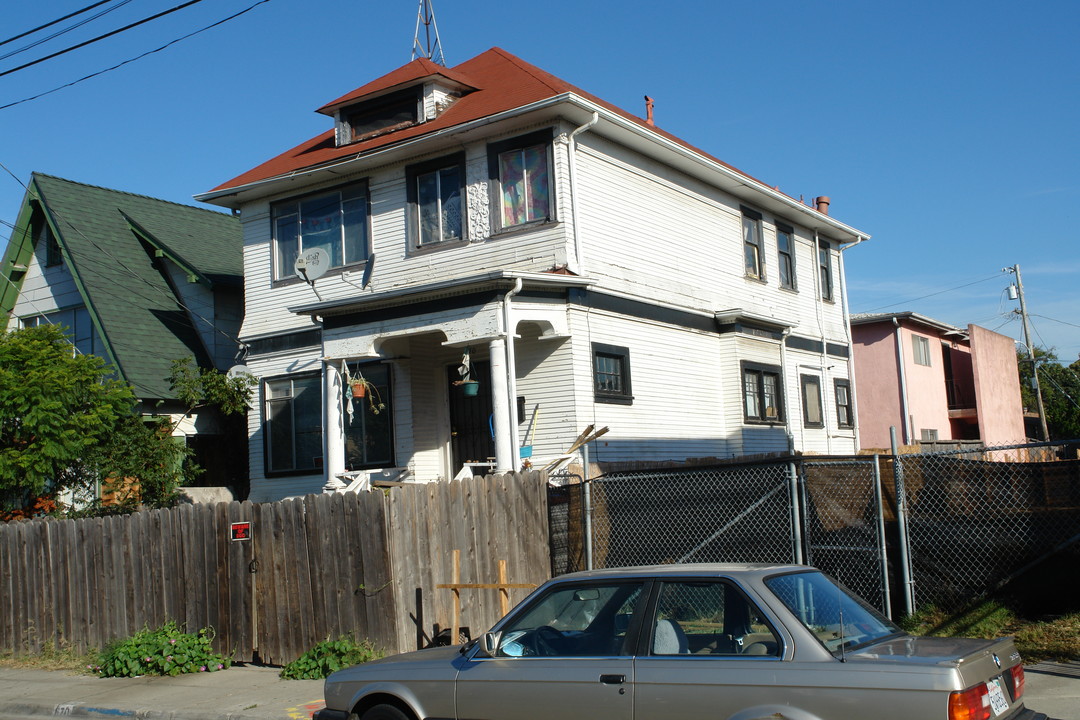 670 32nd St in Oakland, CA - Building Photo